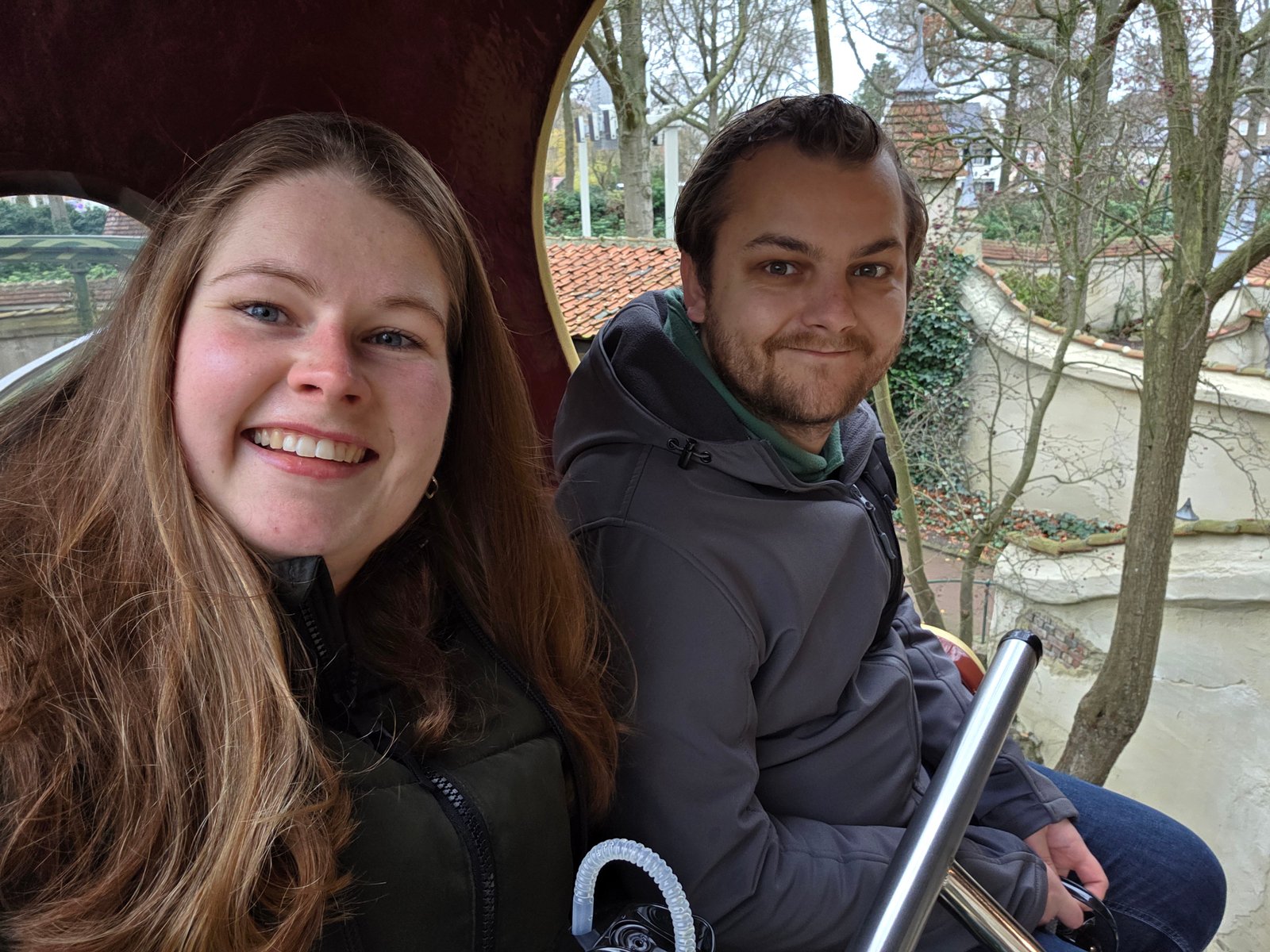 Gezellig in de Monorail door het Volk van Laaf