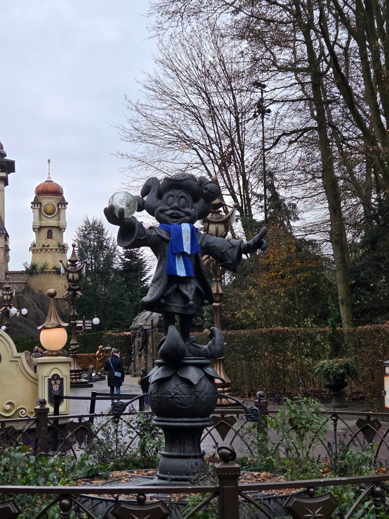 Pardoes met zijn winterse sjaal