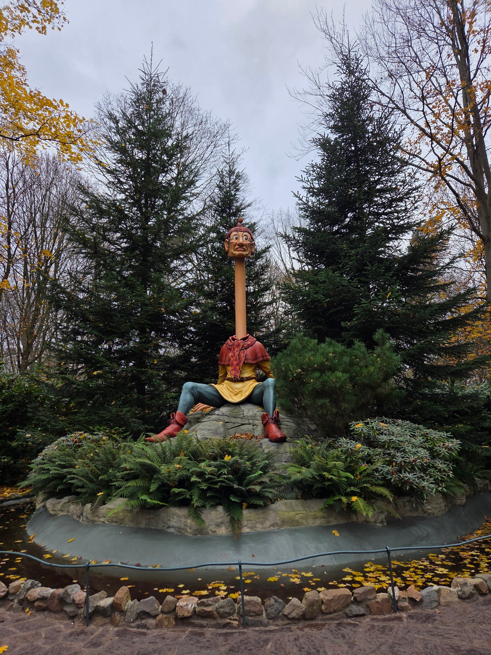 Langnek heeft ook een winterse outfit aan