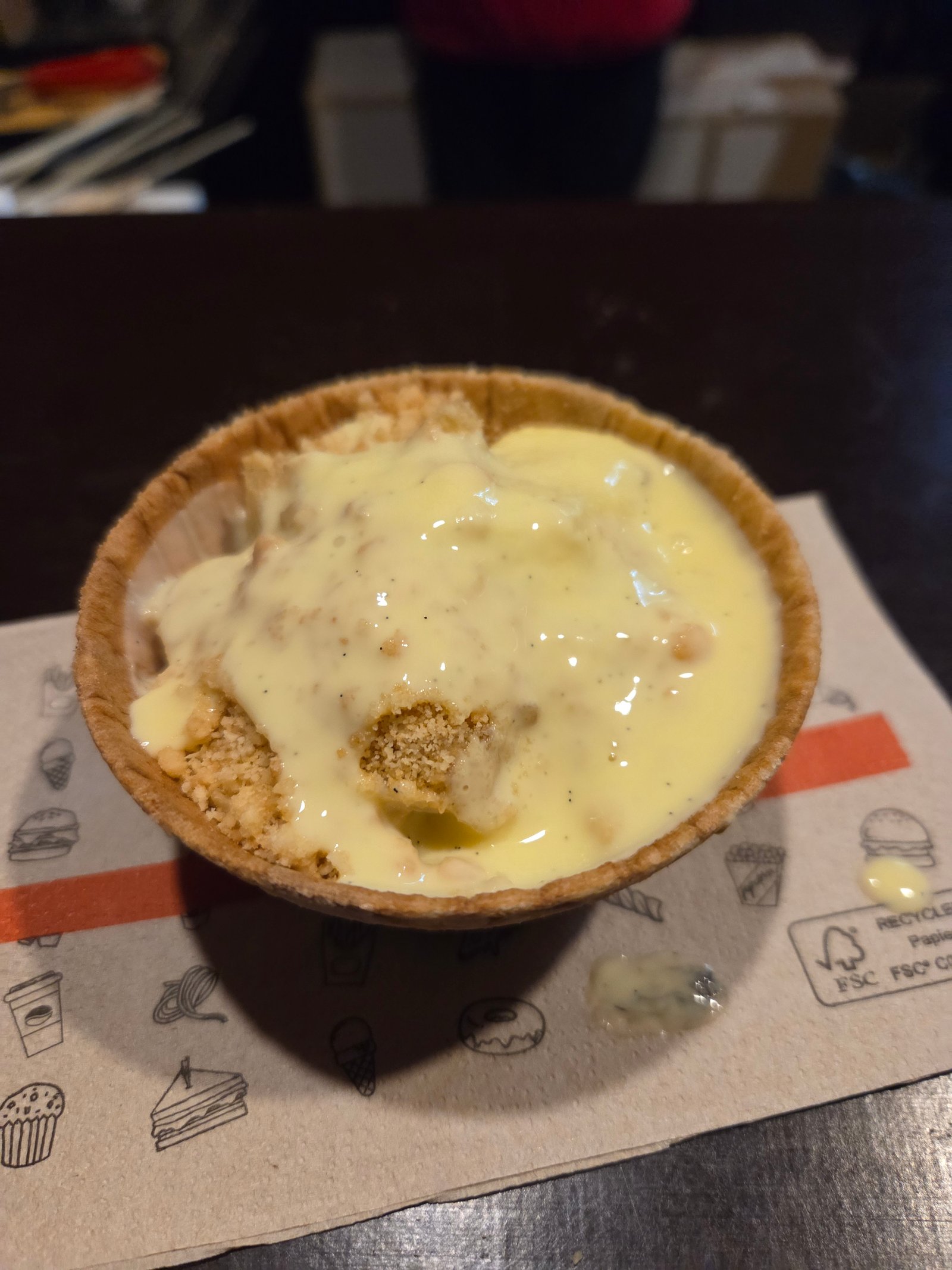 Warme Apple-crumble met warme custard